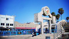 Venice Beach 的詭異L.A. 市徽地標...