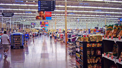 Wal-Mart 什麼都大！ (by Roca Chang)