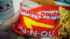IN-N-OUT 漢堡 (by Roca Chang)